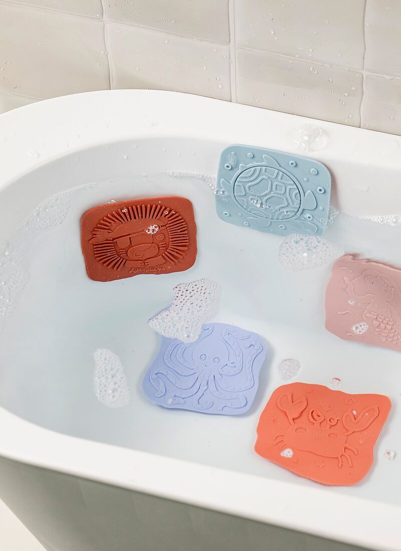BATH TOY WITH 5 SILICONE MATS