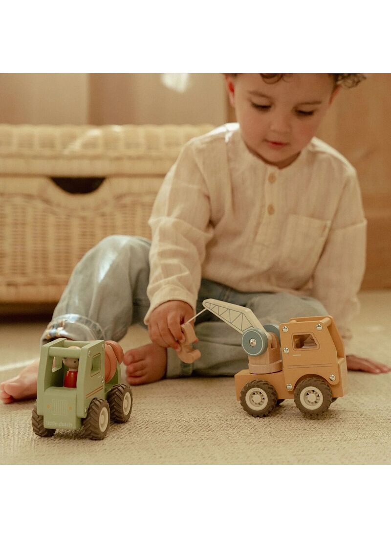 WOODEN CRANE