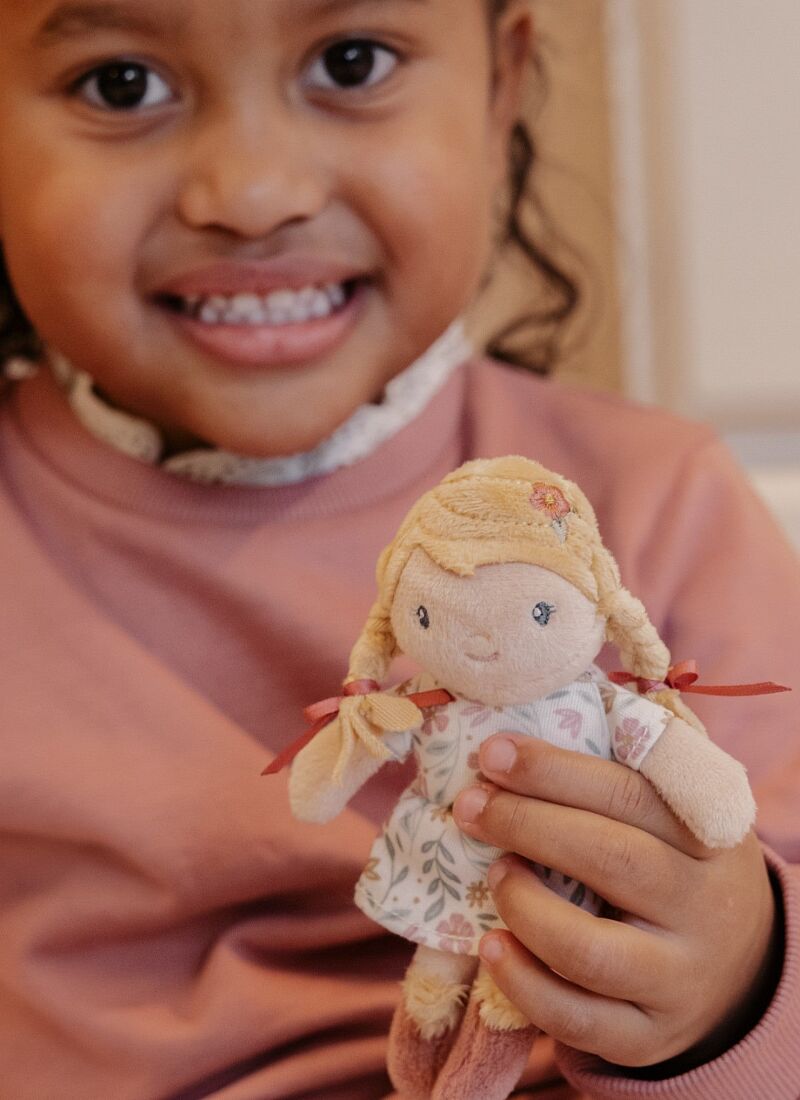 SMALL DOLL JULIA