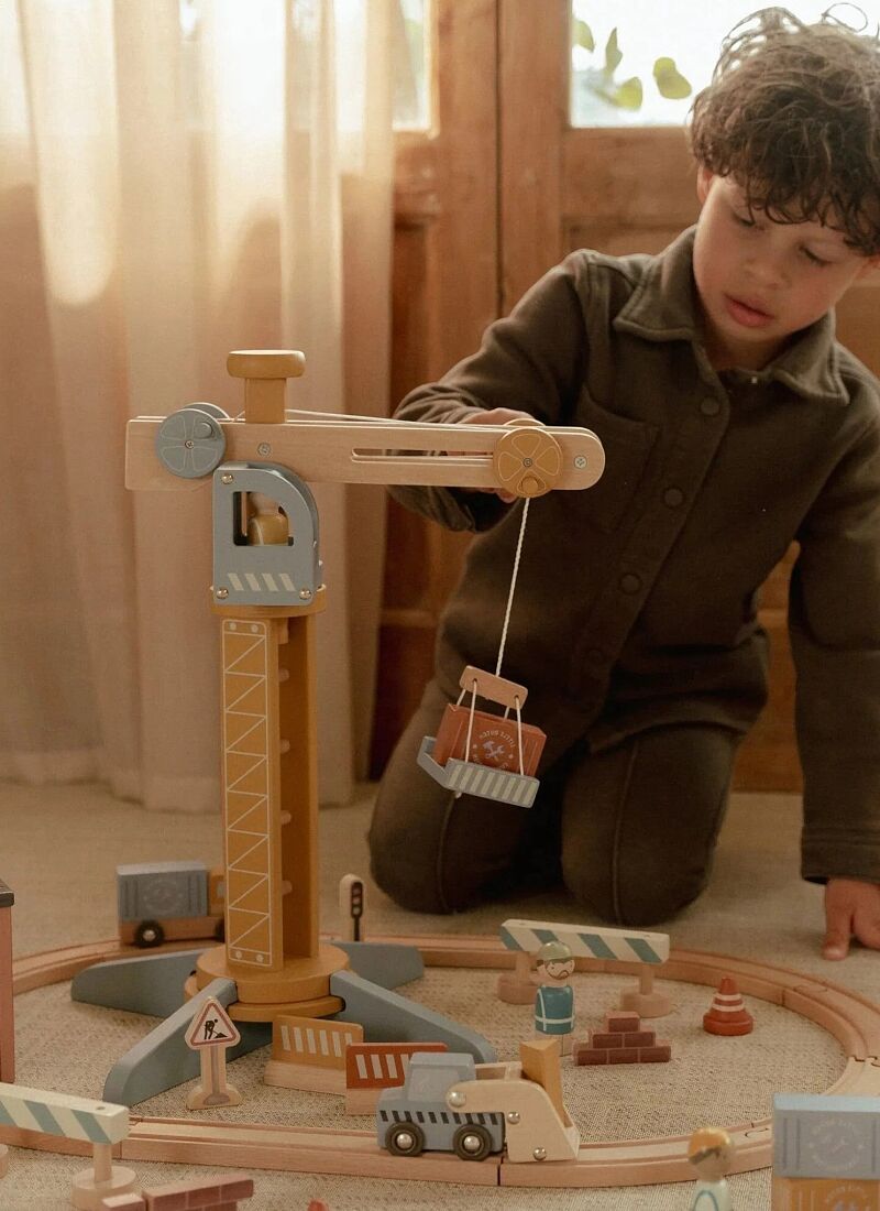 WOODEN CRANE