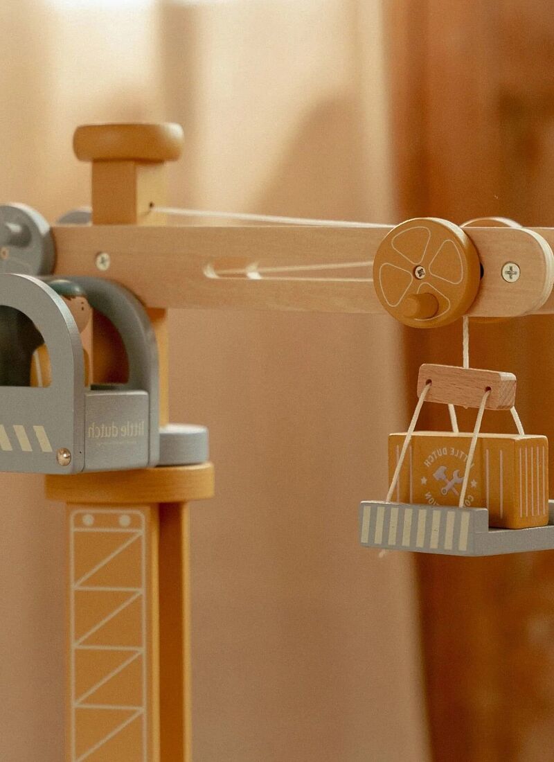 WOODEN CRANE