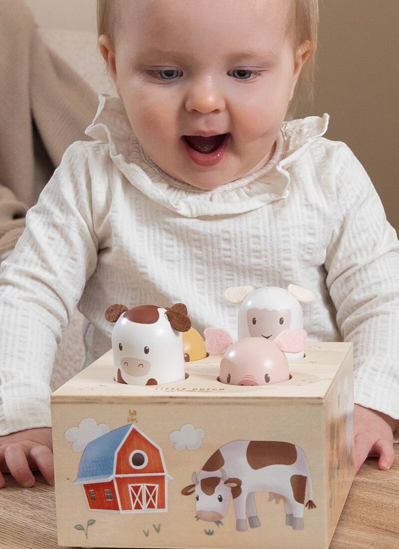WOODEN POP-UP LITTLE FARM