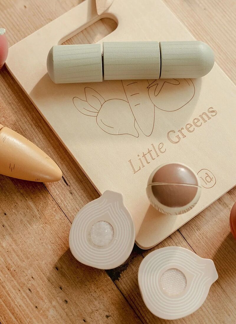 WOODEN CUTTING VEGETABLES