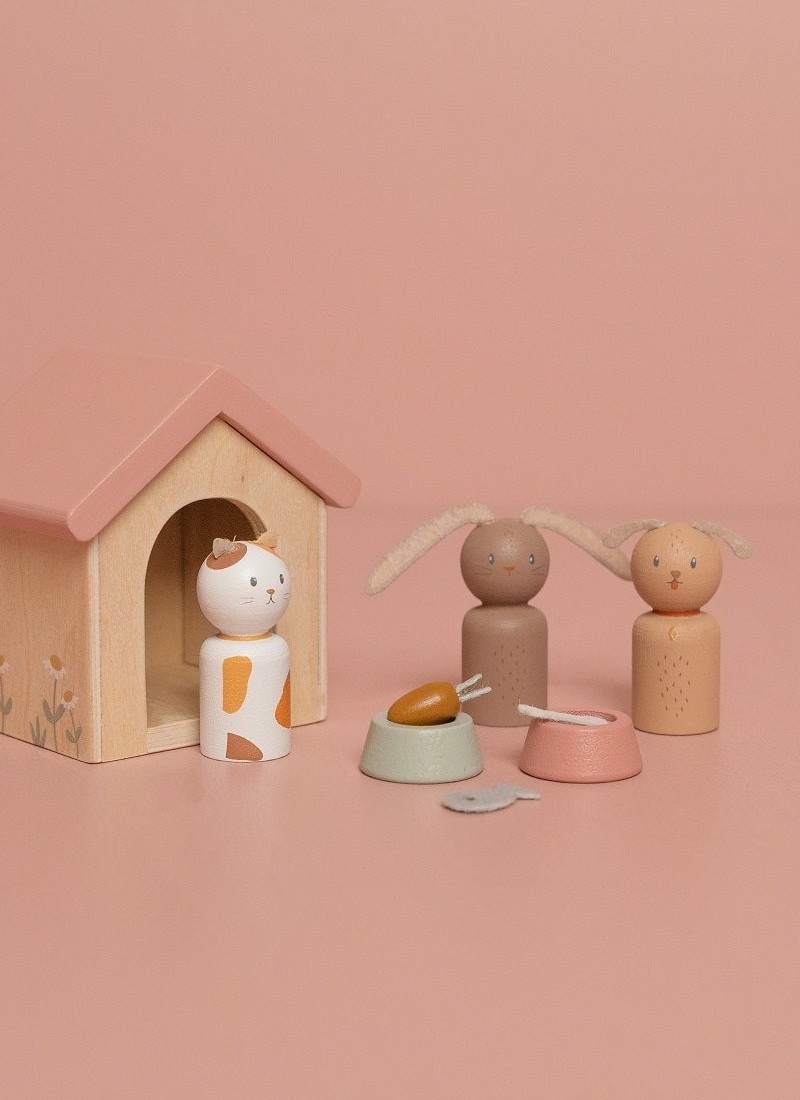 WOODEN DOLL'S HOUSE PETS PLAYSET