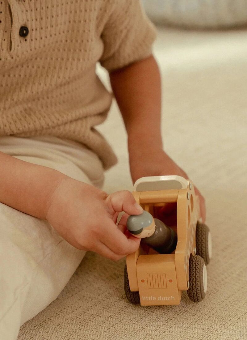 WOODEN TAXI