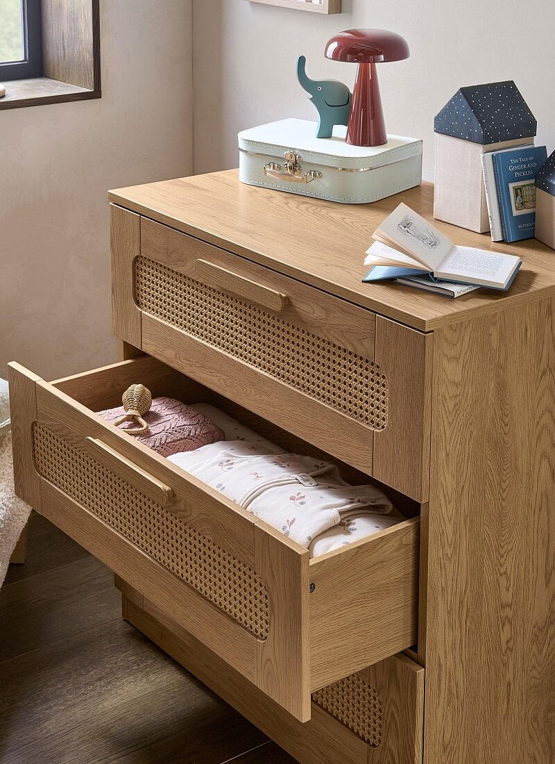 CRIB & DRESSER CHANGER UNIT ESNA OAK/RATTAN