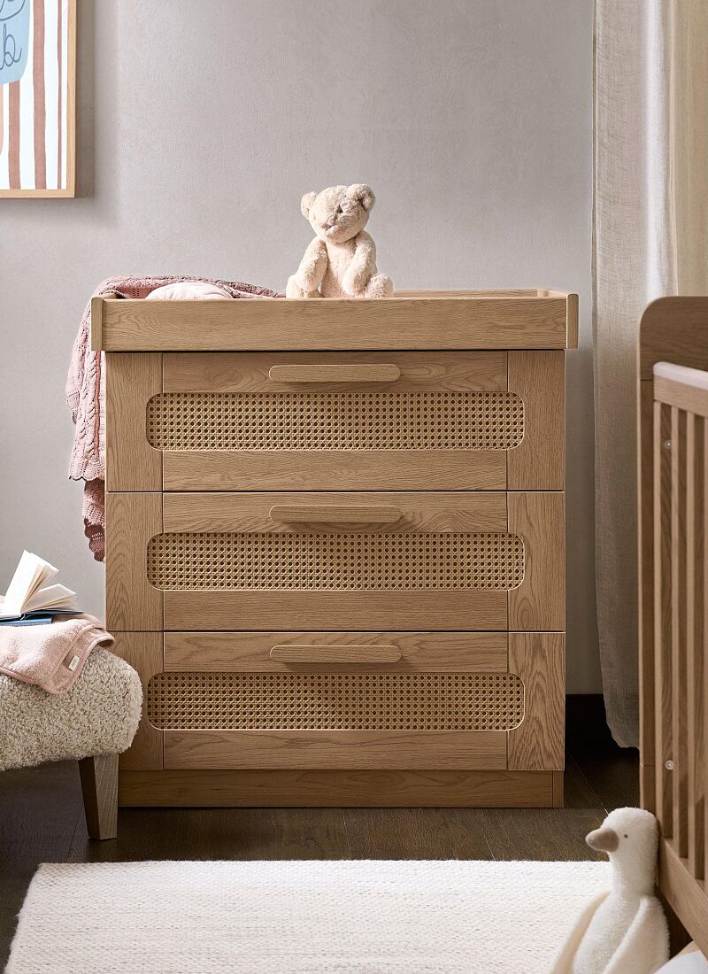 CRIB & DRESSER CHANGER UNIT ESNA OAK/RATTAN