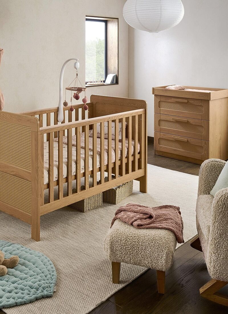 CRIB & DRESSER CHANGER UNIT ESNA OAK/RATTAN