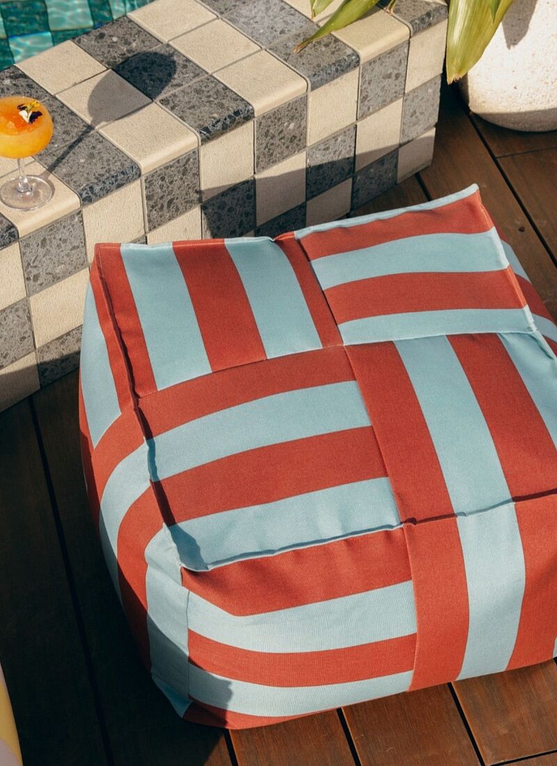 ADULT OUTDOOR POUF TOFFEE BLUE STRIPES