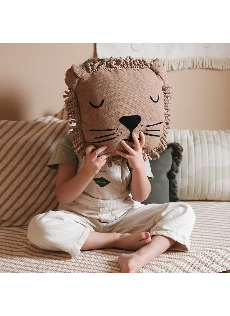 CUSHION LANDSCAPE LION SESAME