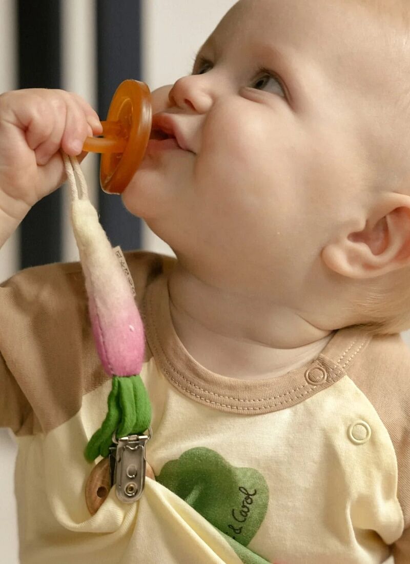 PACIFIER CLIP RADISH
