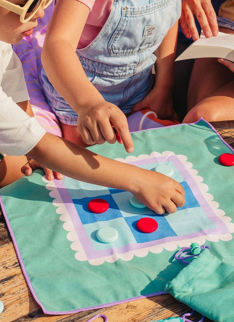 TRAVEL GAME HORSE GAME/TIC-TAC-TOE