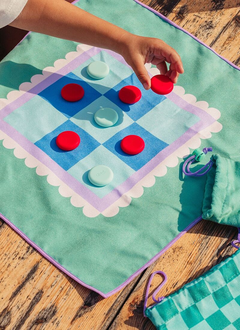 TRAVEL GAME HORSE GAME/TIC-TAC-TOE