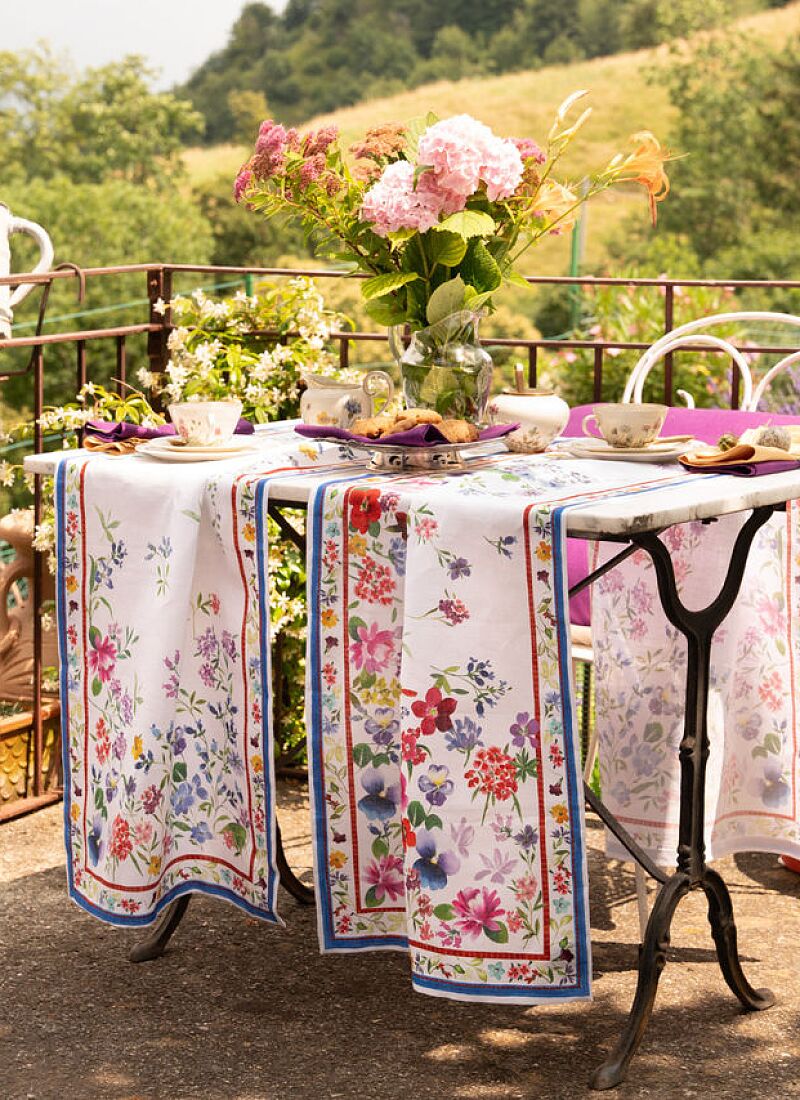 LINEN RUNNER PRIMULA