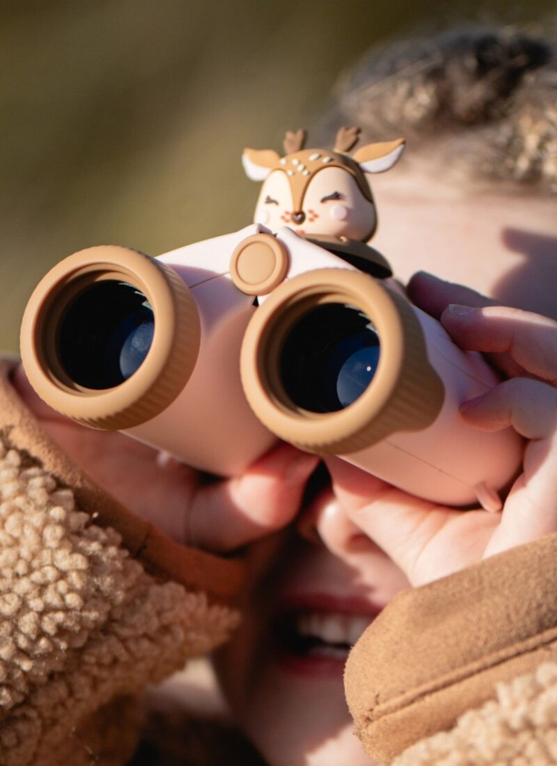 BINOCULARS ZOO EYES DEER