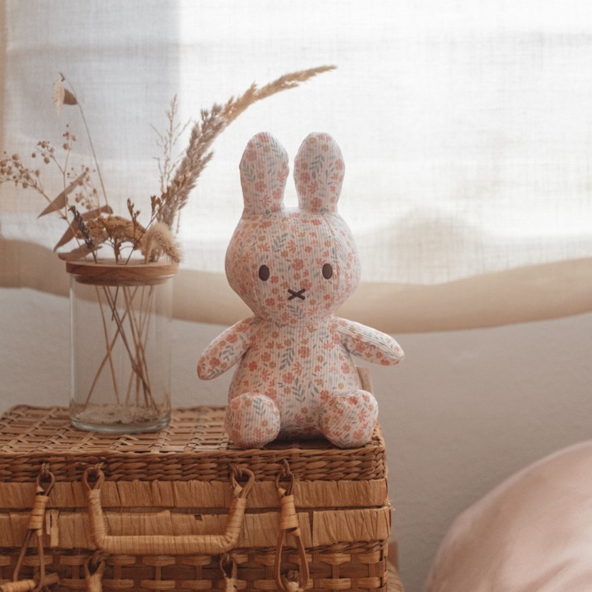 ΜΑΛΑΚΟ ΠΑΙΧΝΙΔΙ 20εκ. MIFFY LUCKY BLOSSOM ALL OVER