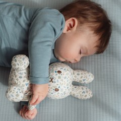 ΜΑΛΑΚΟ ΠΑΙΧΝΙΔΙ 20εκ. MIFFY LUCKY LEAVES ALL OVER